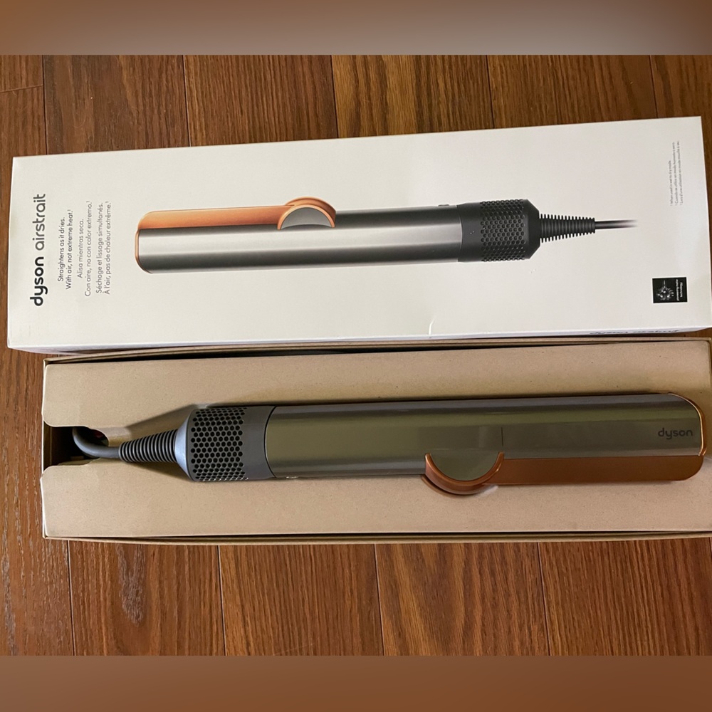 Dyson Airstrait Straightener in Nickel/Copper